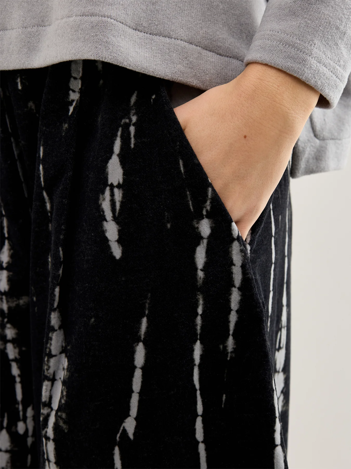 Barrel Trousers Light Grey - Image 3