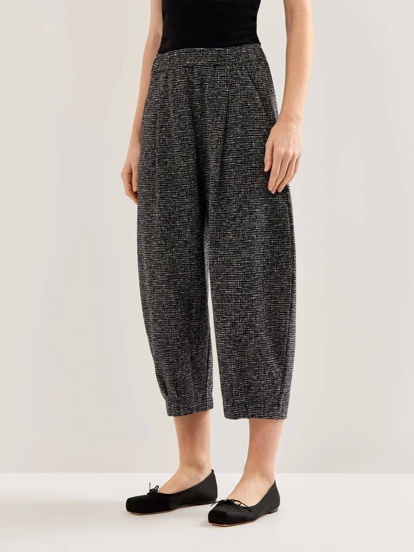 Textured Barrel Leg Trousers Black - Image 4