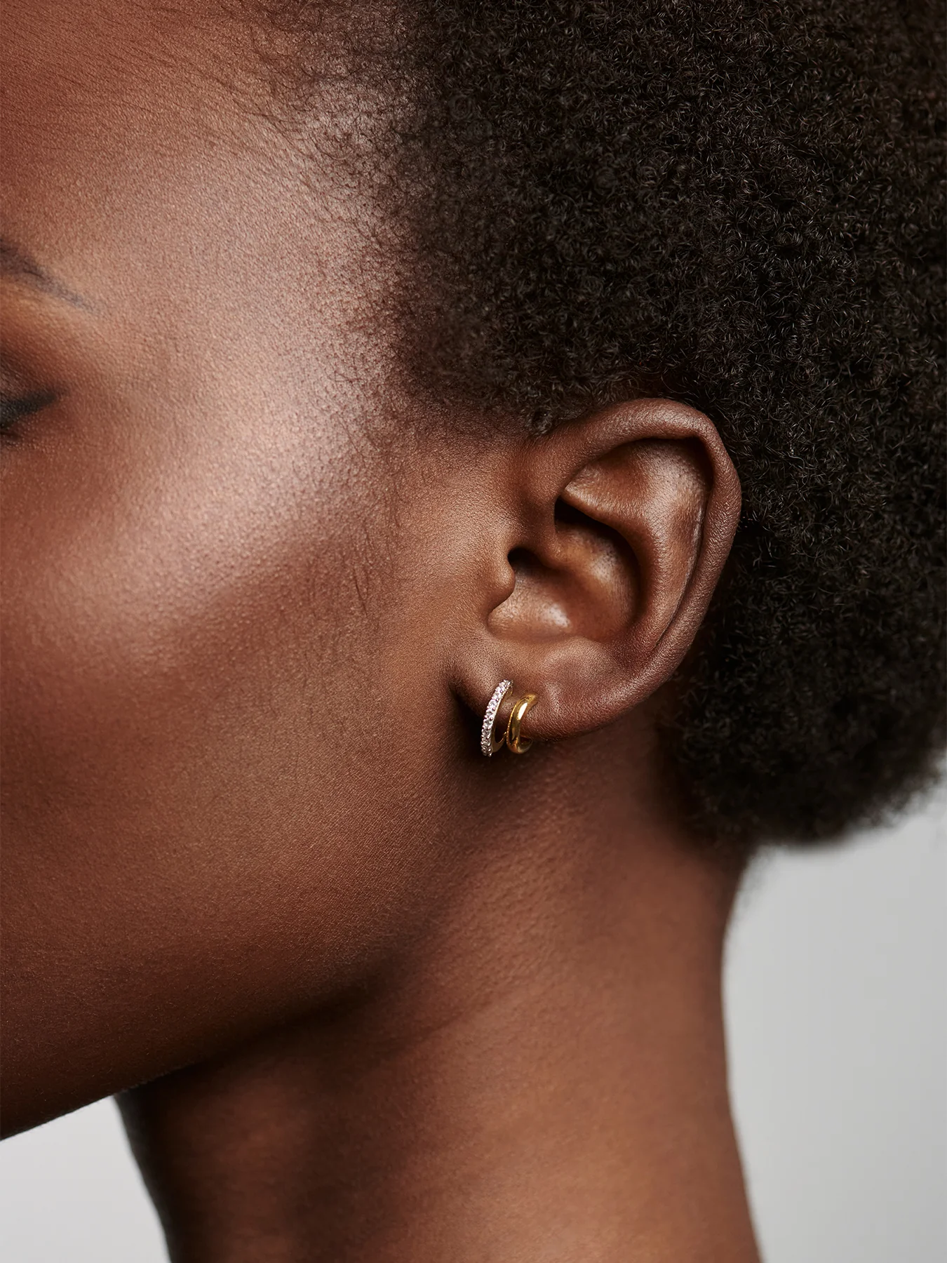 Double Huggie Earrings Gold - Image 2