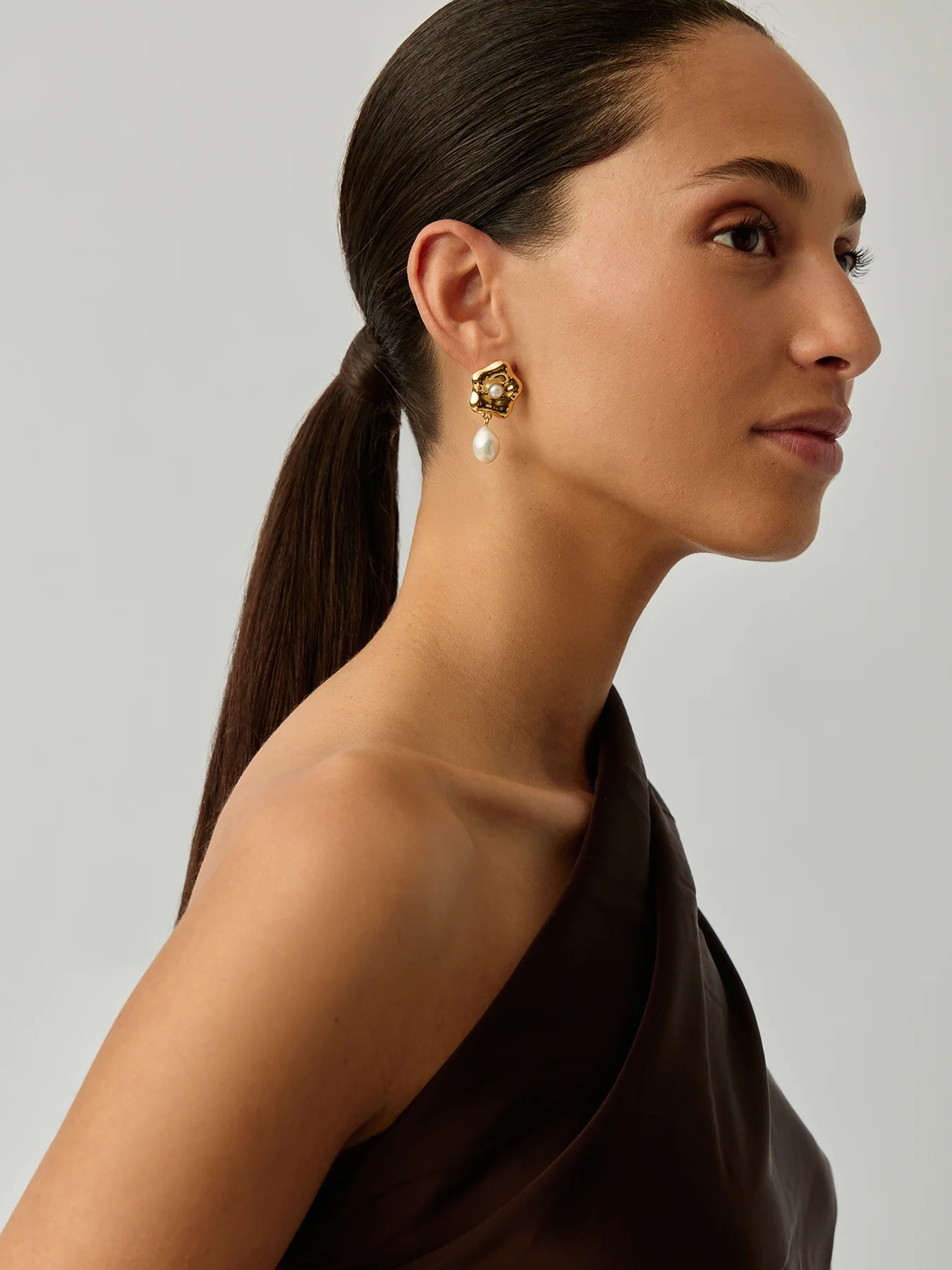 Eny Lee Parker Flower Drop Studs Gold - Image 2