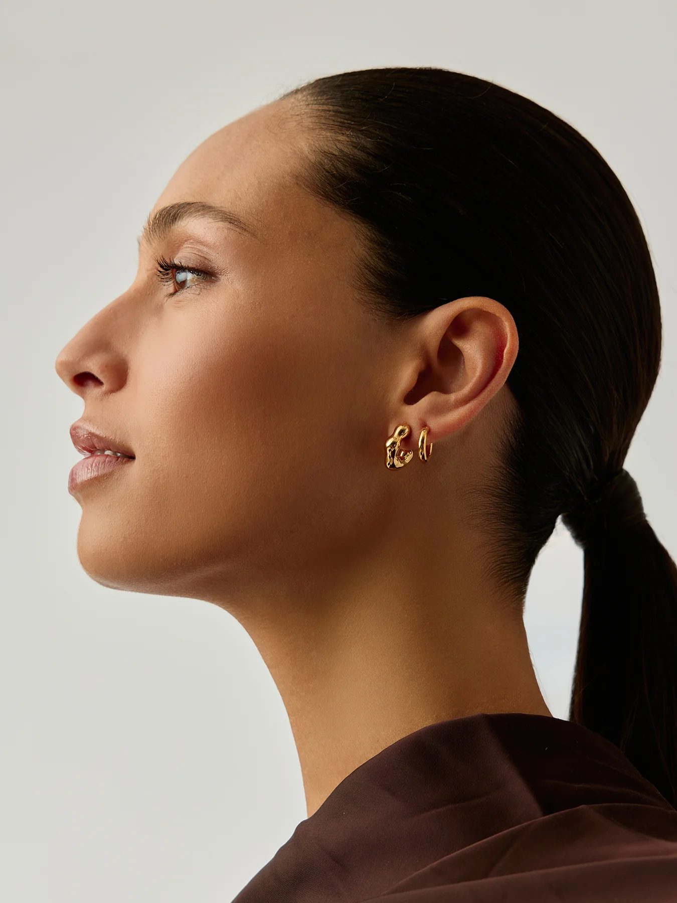 Eny Lee Parker Mini Hoops Gold - Image 2