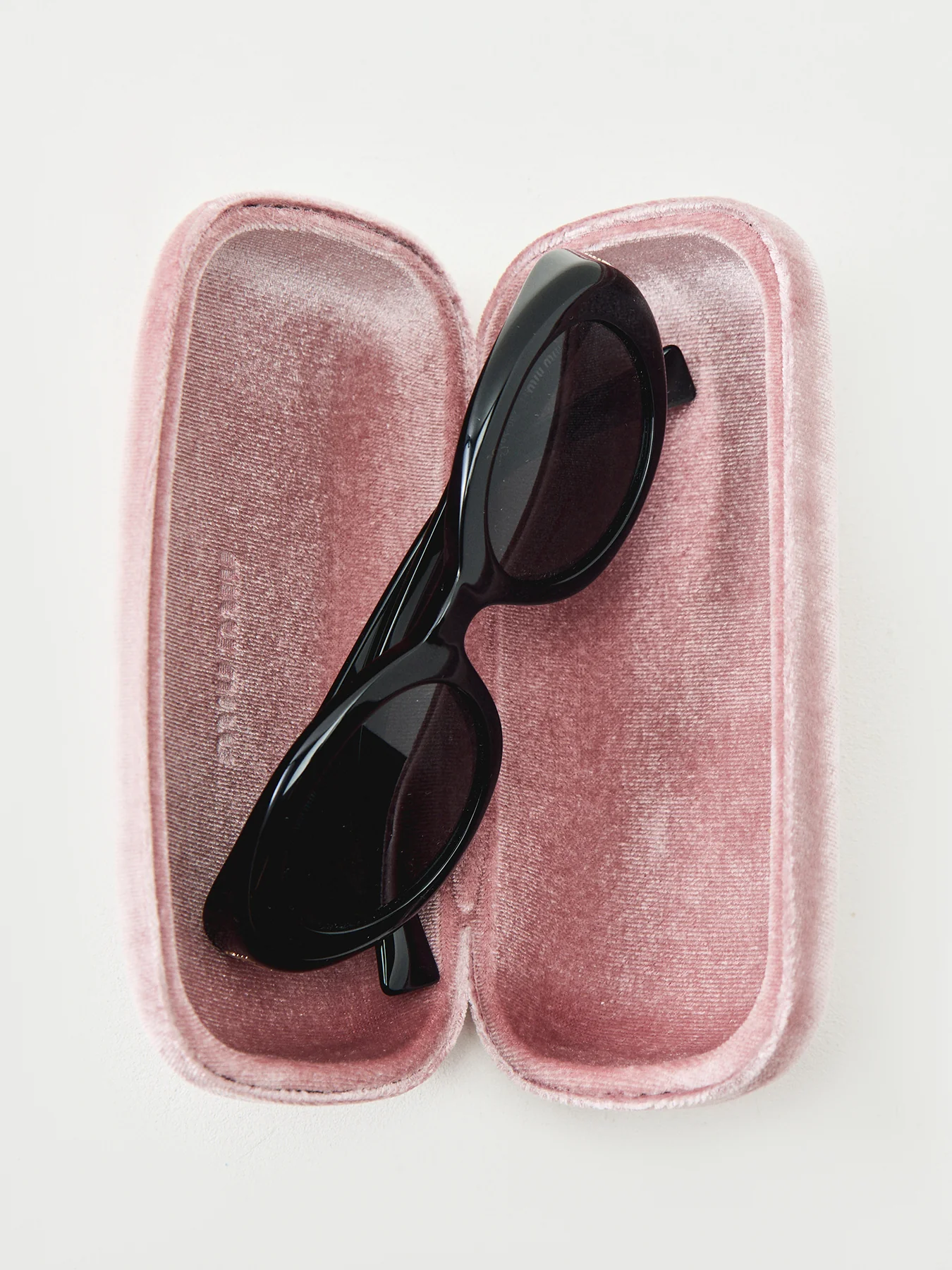 Oval Sunglasses Black - Image 3