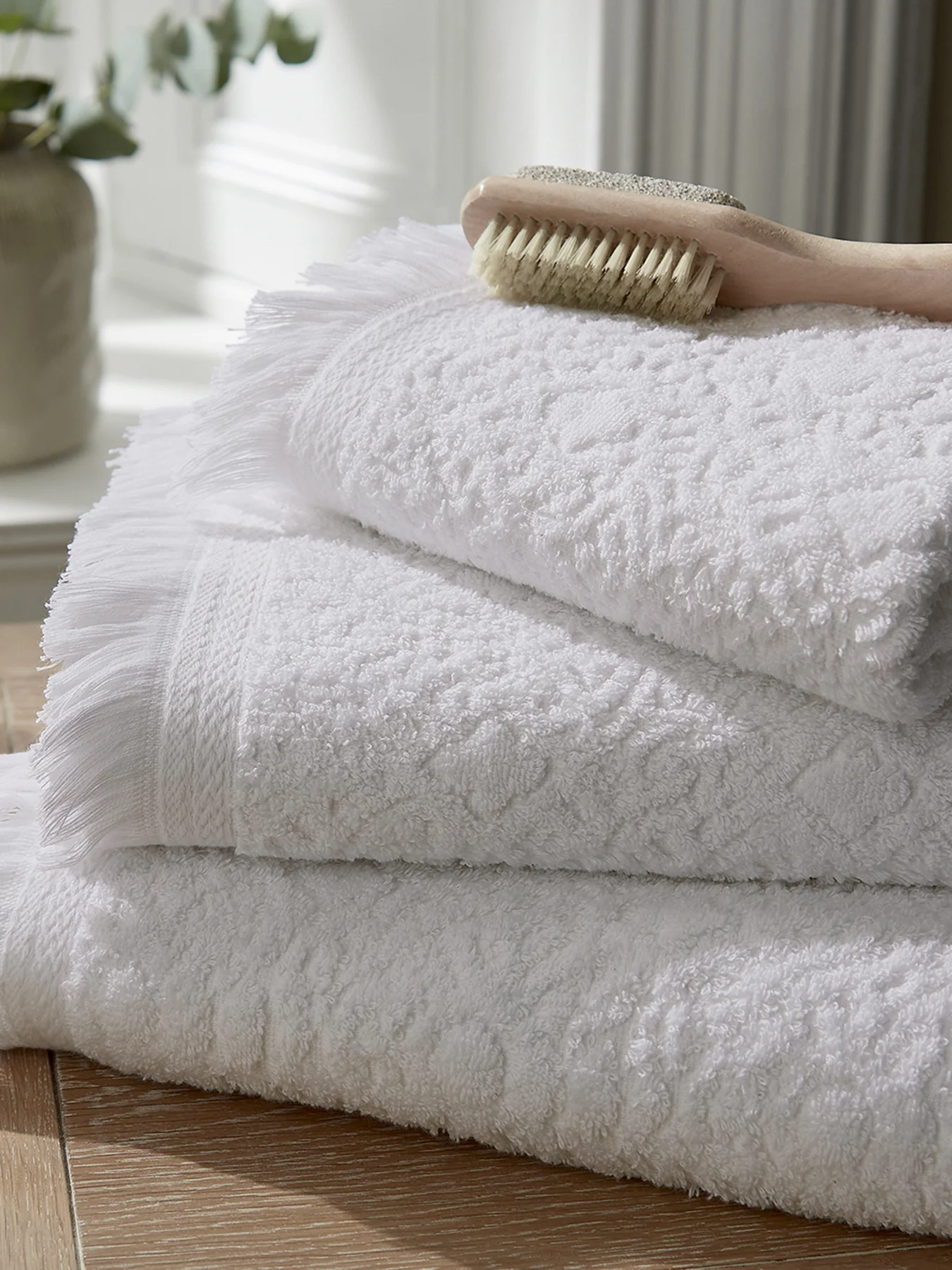 White Lotta Sculpted Bath Towel - Image 2