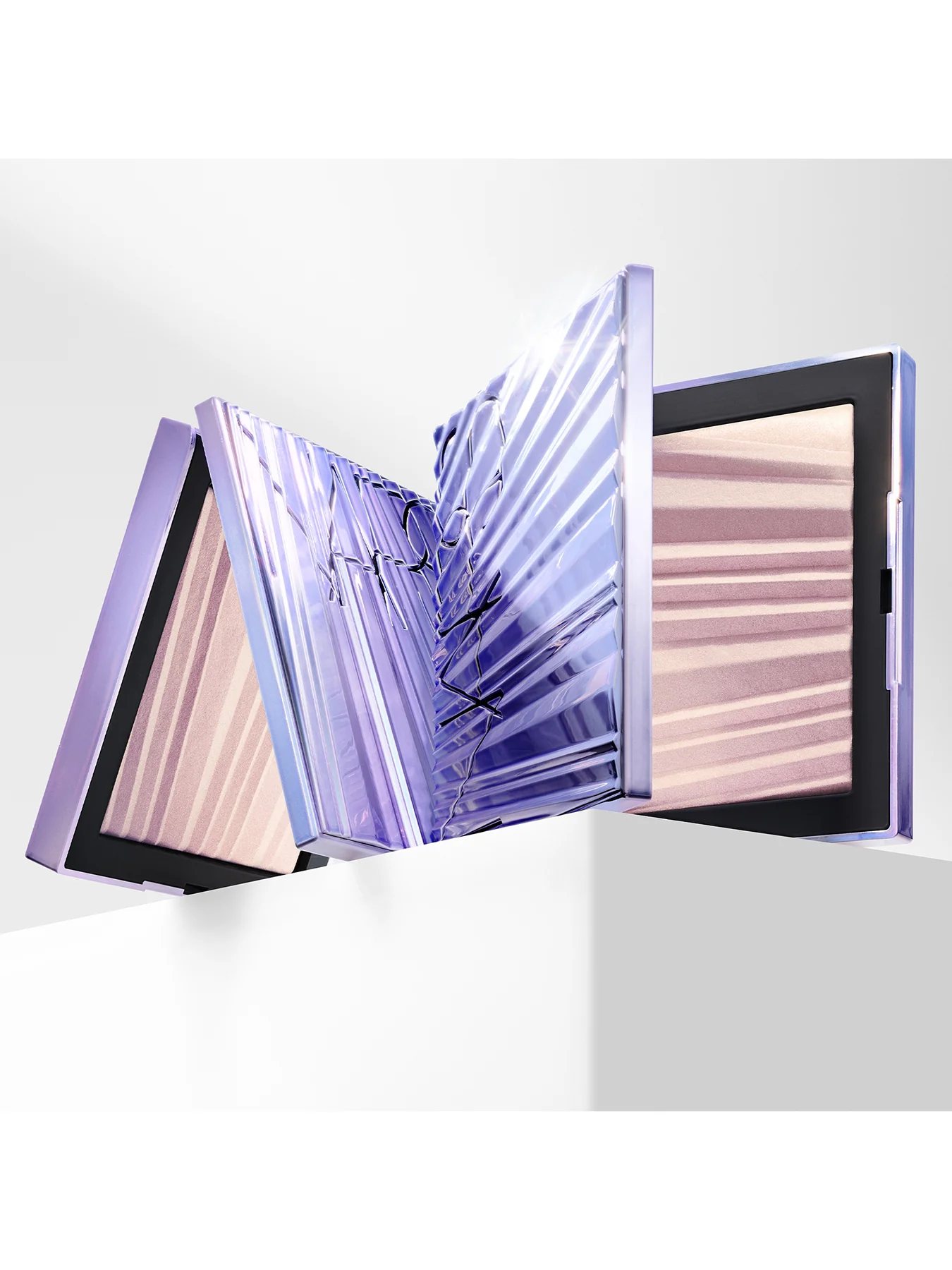 Iris Van Herpen Aura Illuminating Face and Body Powder - Image 4
