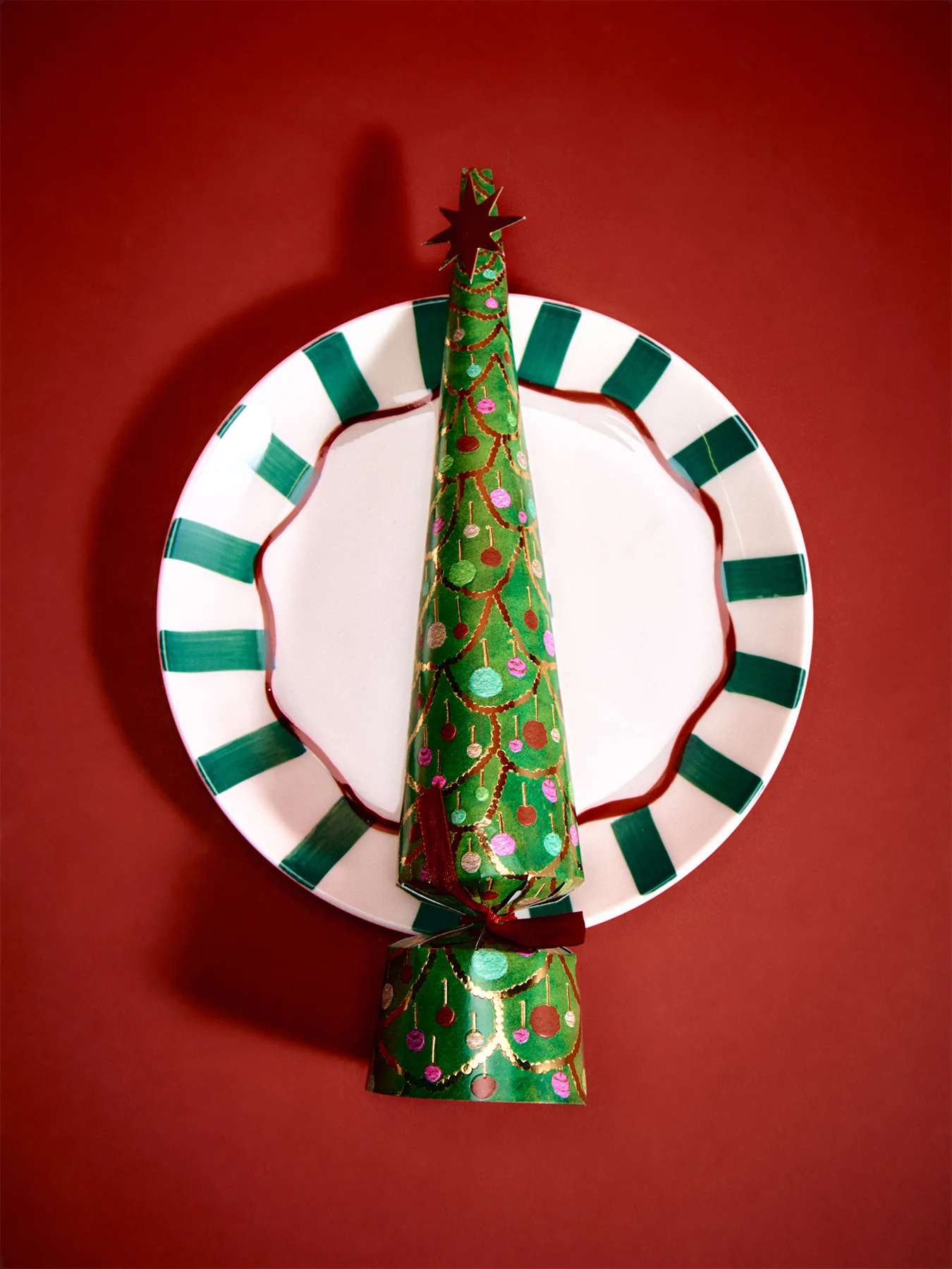 Crackers Merry & Bright Christmas Decoration Green Pack Of 8 - Image 2