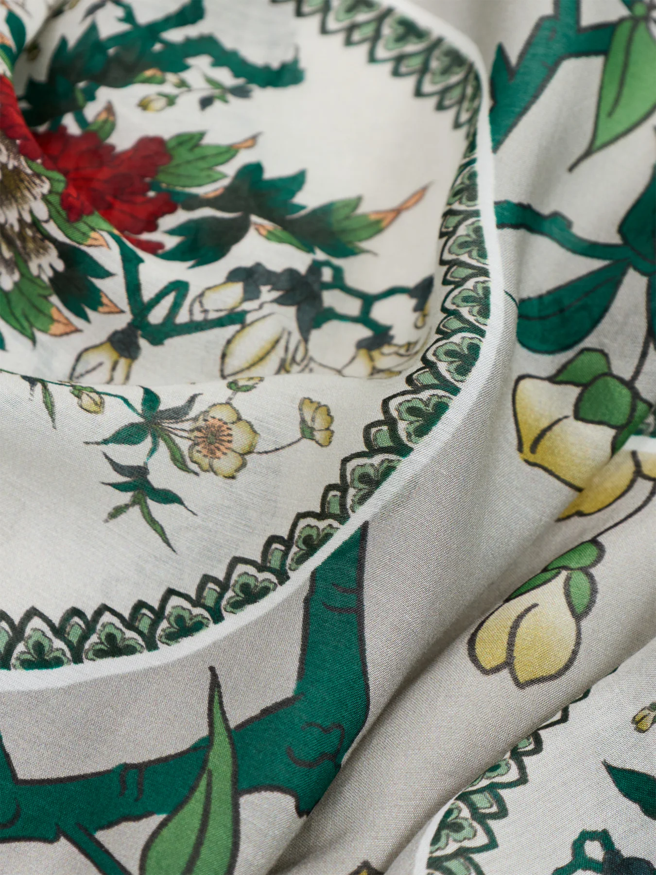 Magnolia Plates Print Scarf Beige - Image 3