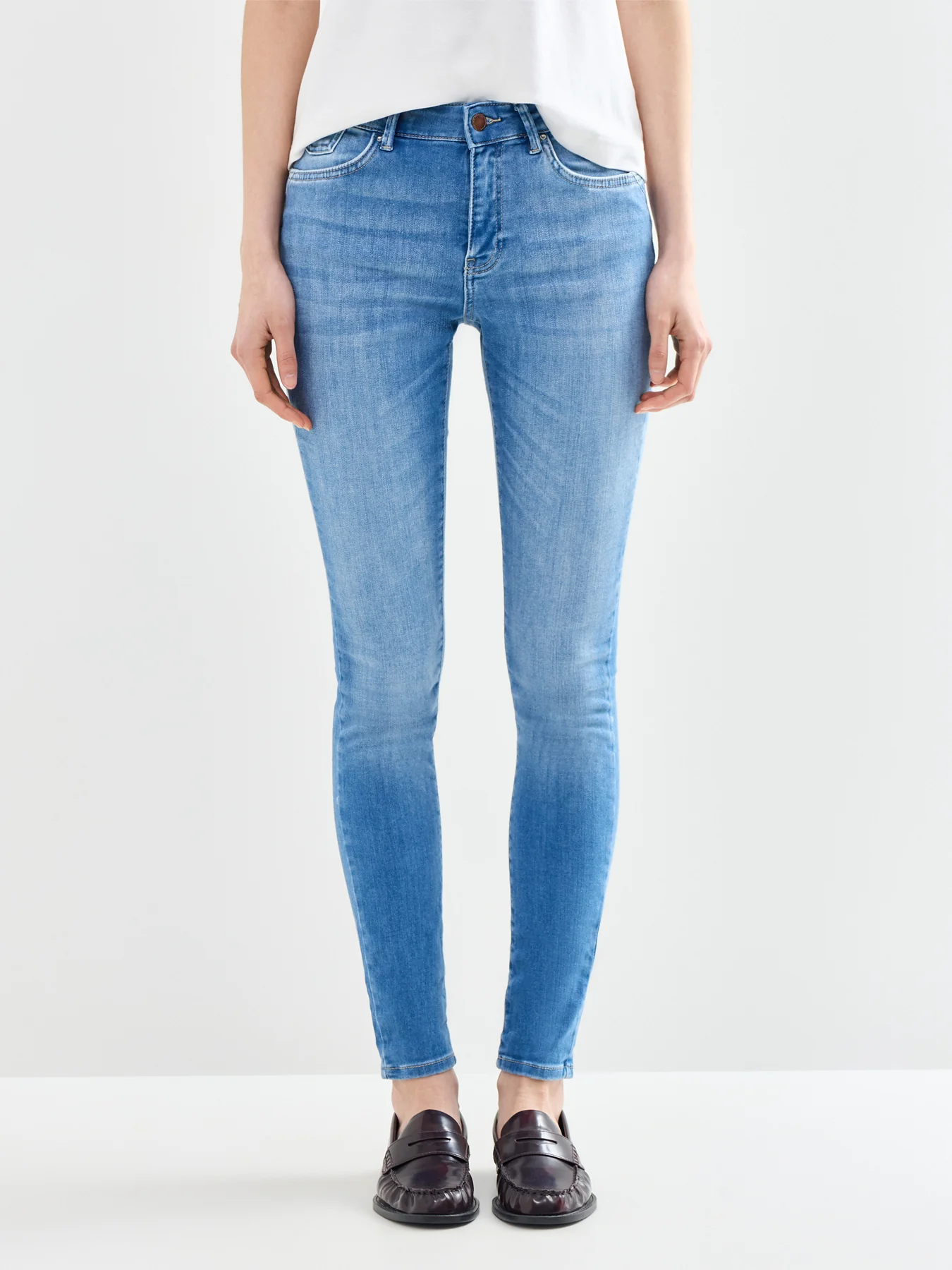 Blush Icon Coin Mid Rise Skinny Jeans Medium Blue - Image 4