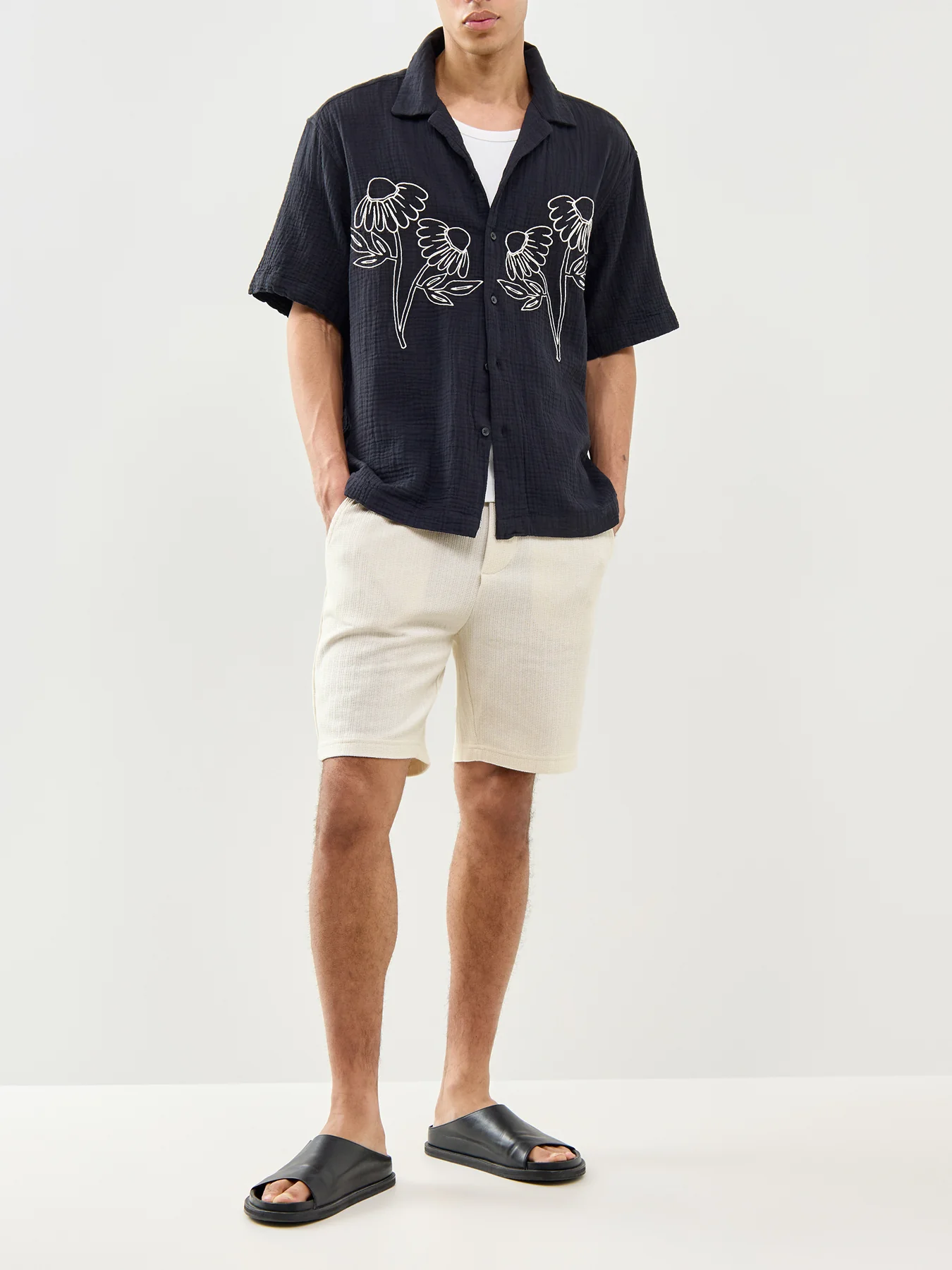 Trey Formal Shorts Cream - Image 2