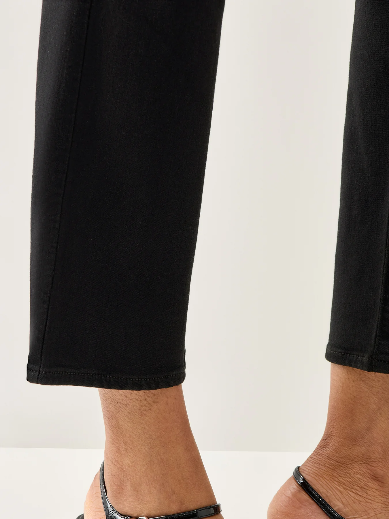 Cindy Clean Hem Jeans Black Shadow - Image 3