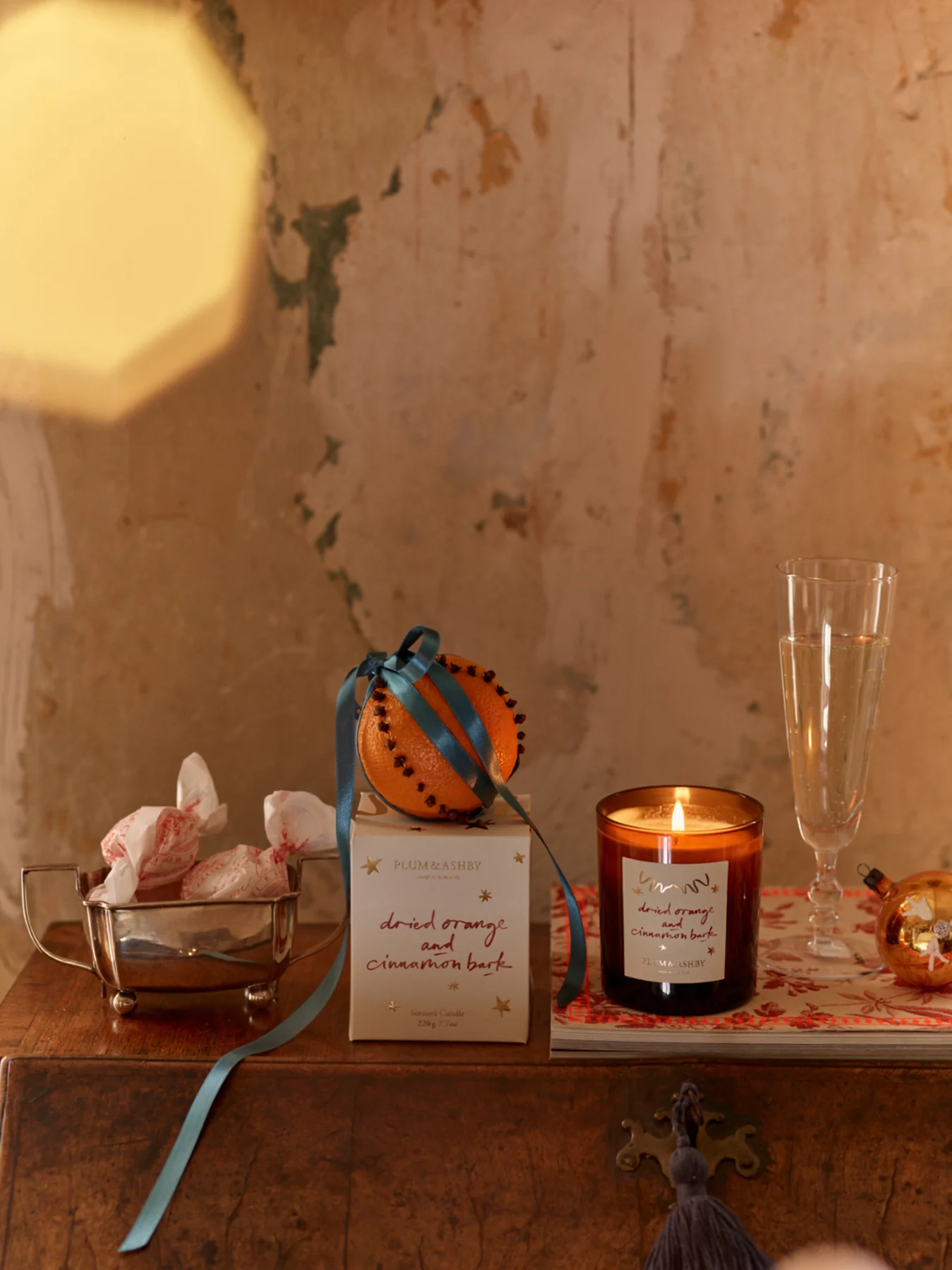 Dried Orange & Cinnamon Bark Candle 30cl - Image 2