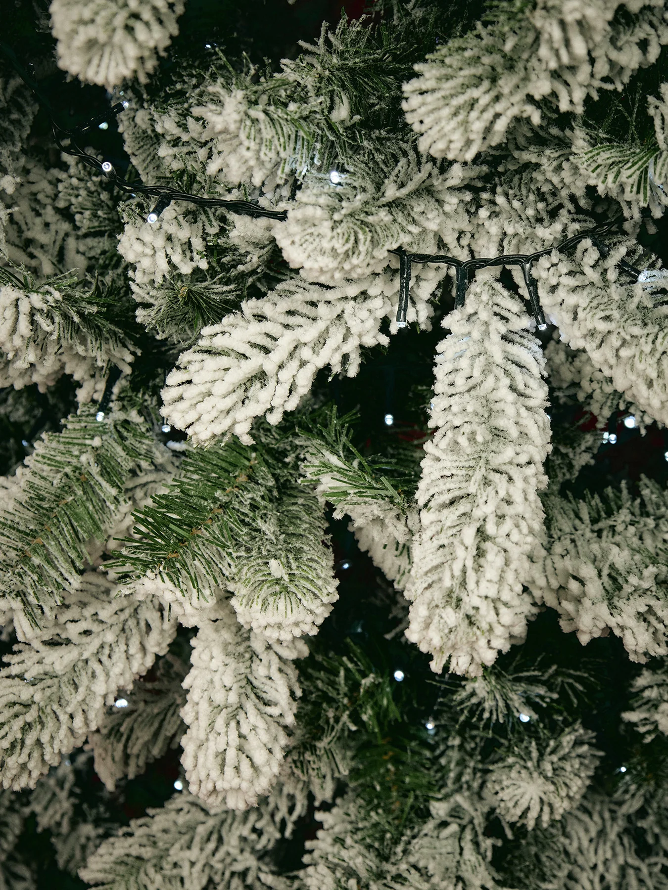 York Spruce Flocked Pvc Christmas Tree - Image 3