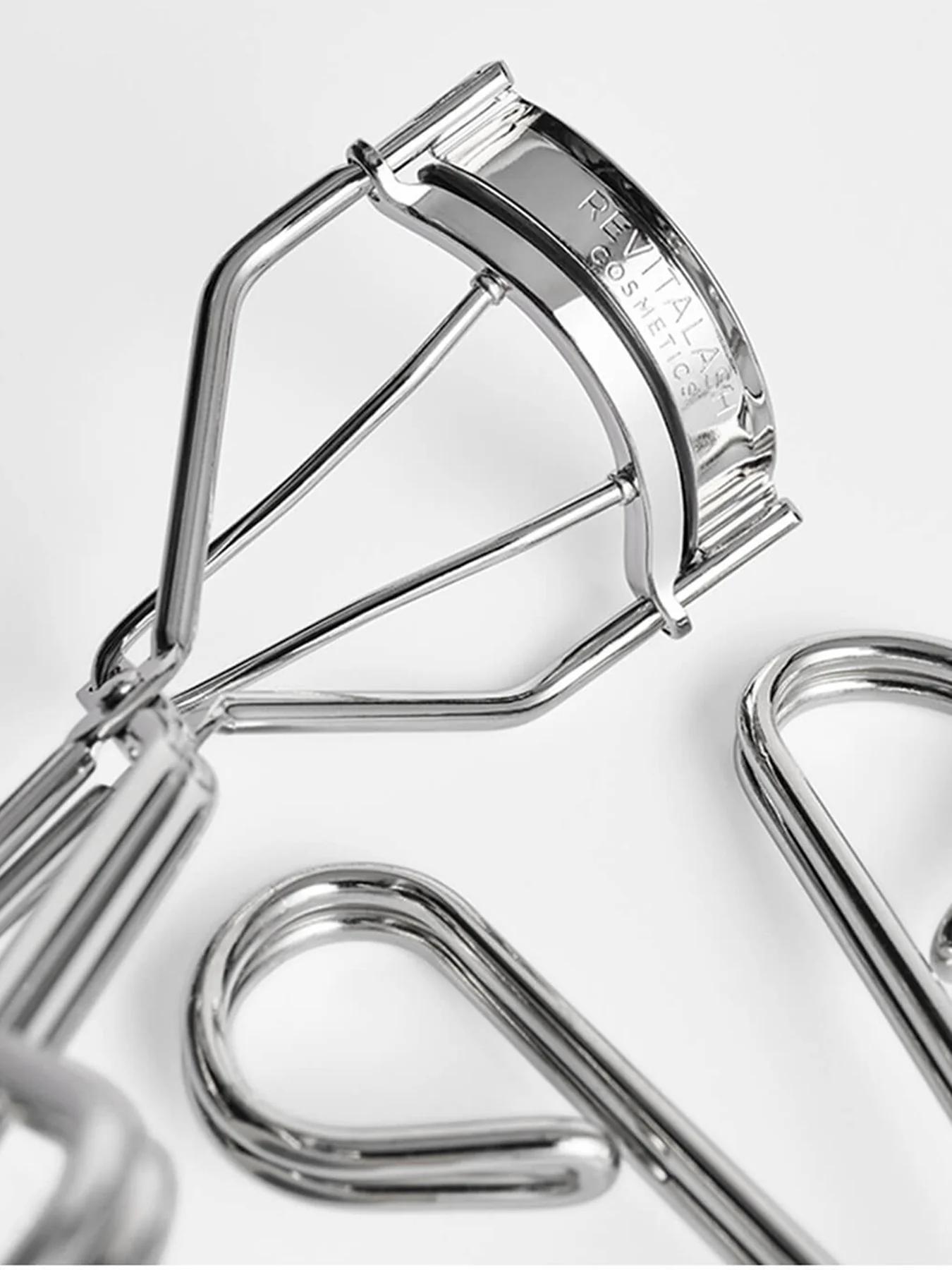Signature Eyelash Curler - Image 2