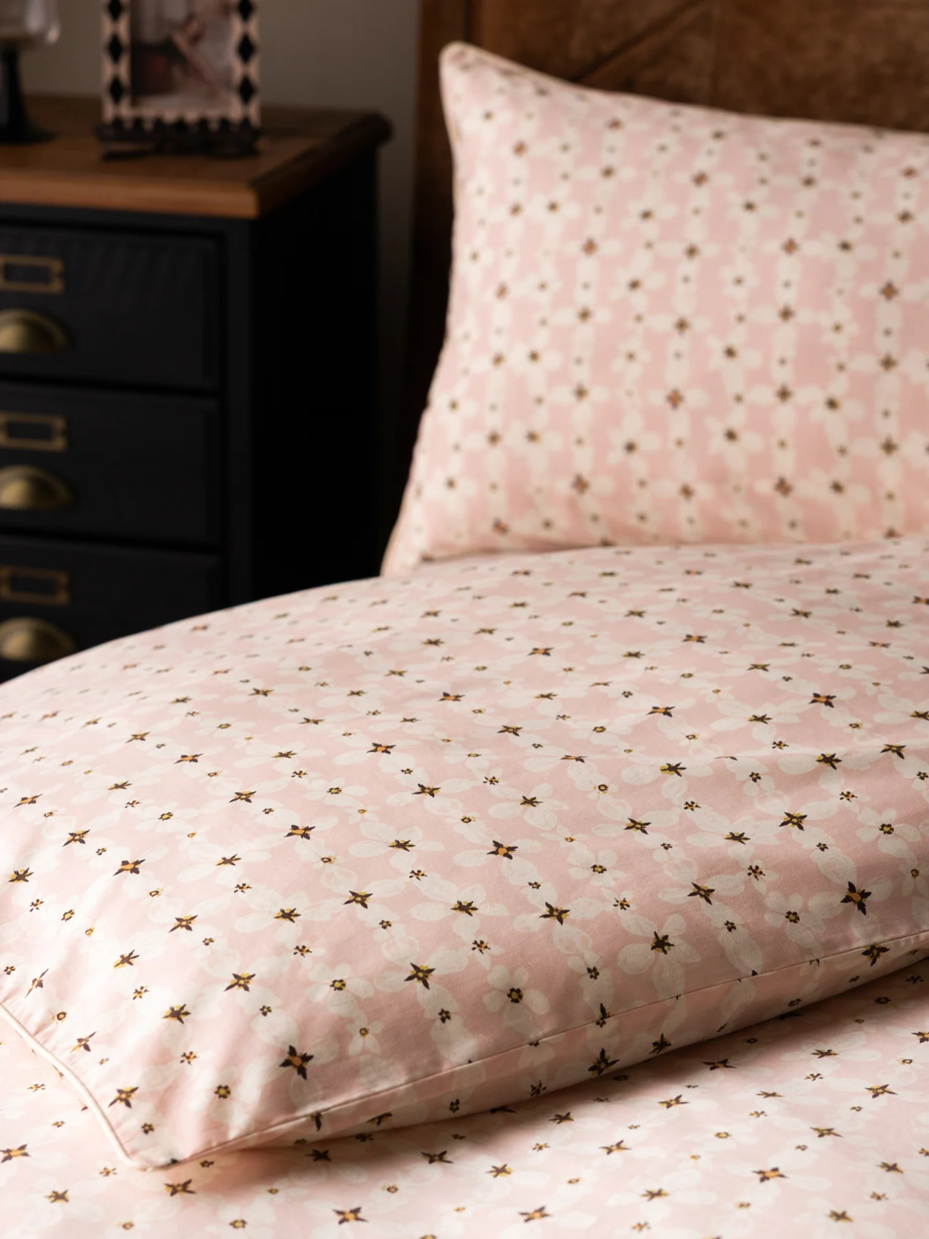 Translucent Daisy Double Duvet Set Pink - Image 2