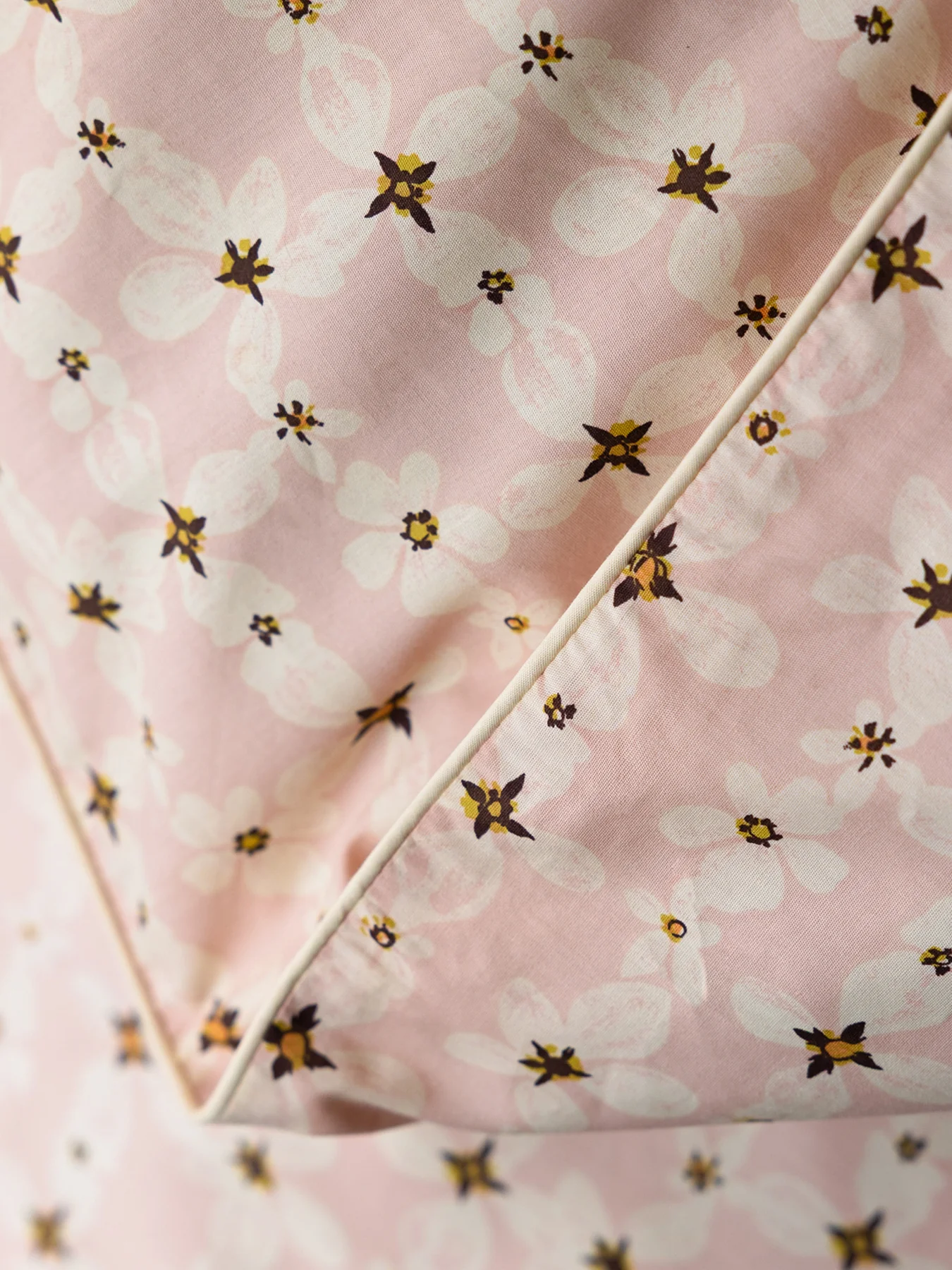 Translucent Daisy King Duvet Set Pink - Image 4