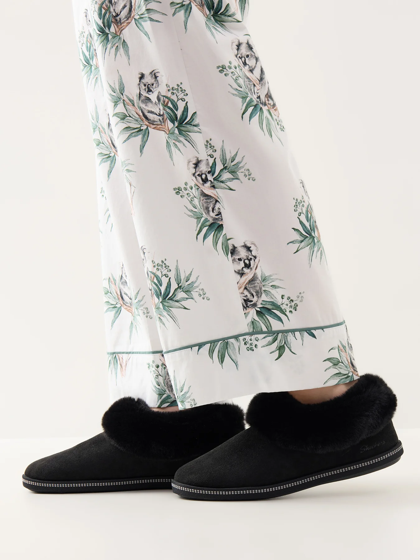 Cozy Campfire Slippers Black - Image 2