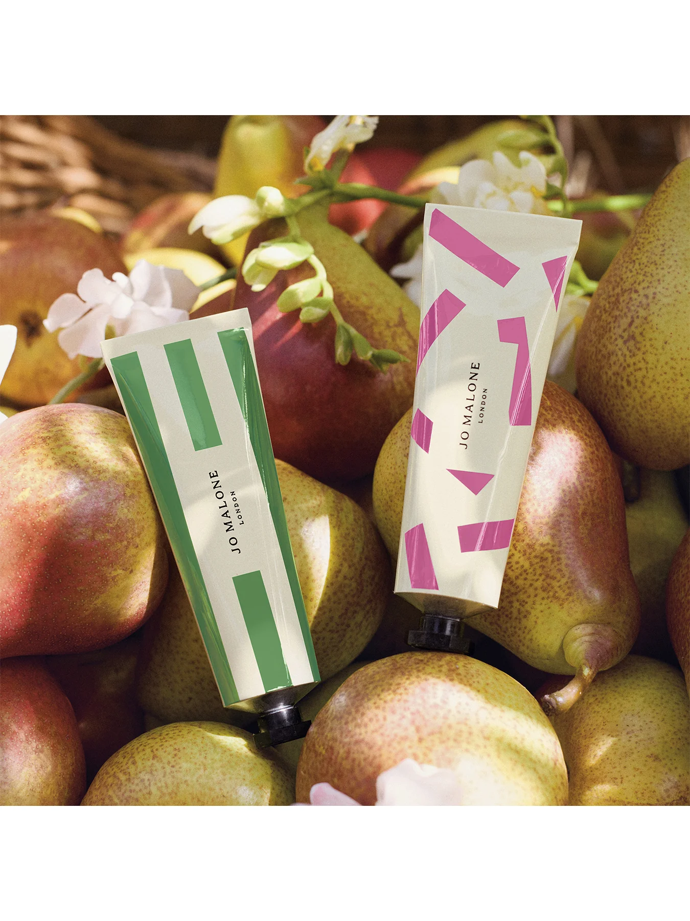 English Pear & Freesia Hand Cream 30ml - Image 4