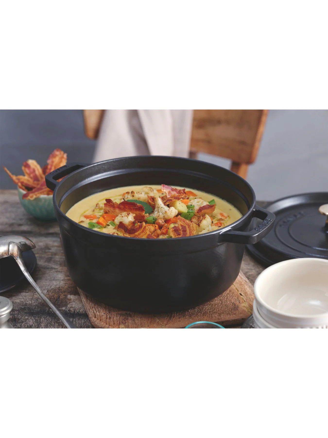 Round Cast Iron Cocotte 24cm - Image 5