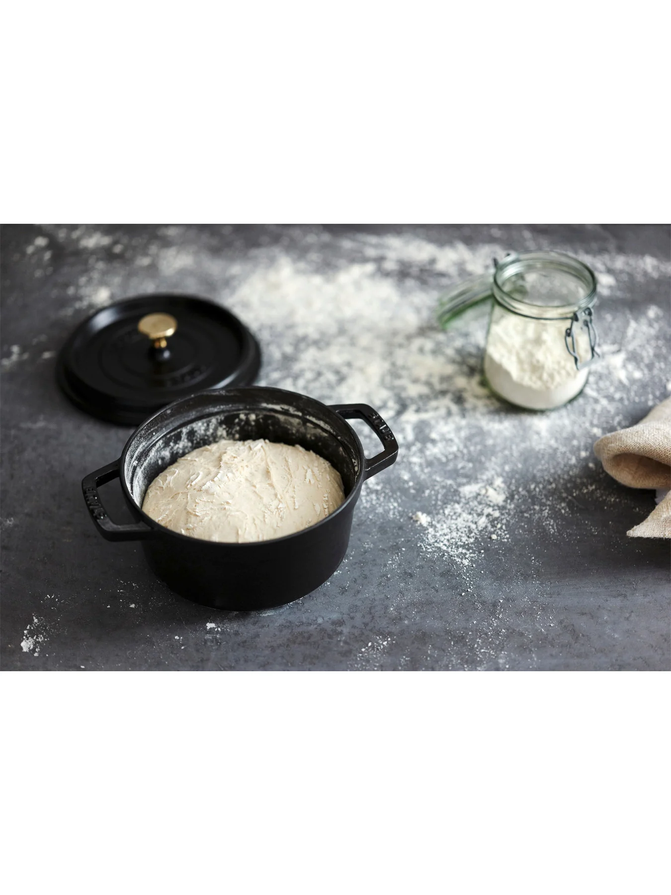 Round Cast Iron Cocotte 24cm - Image 6