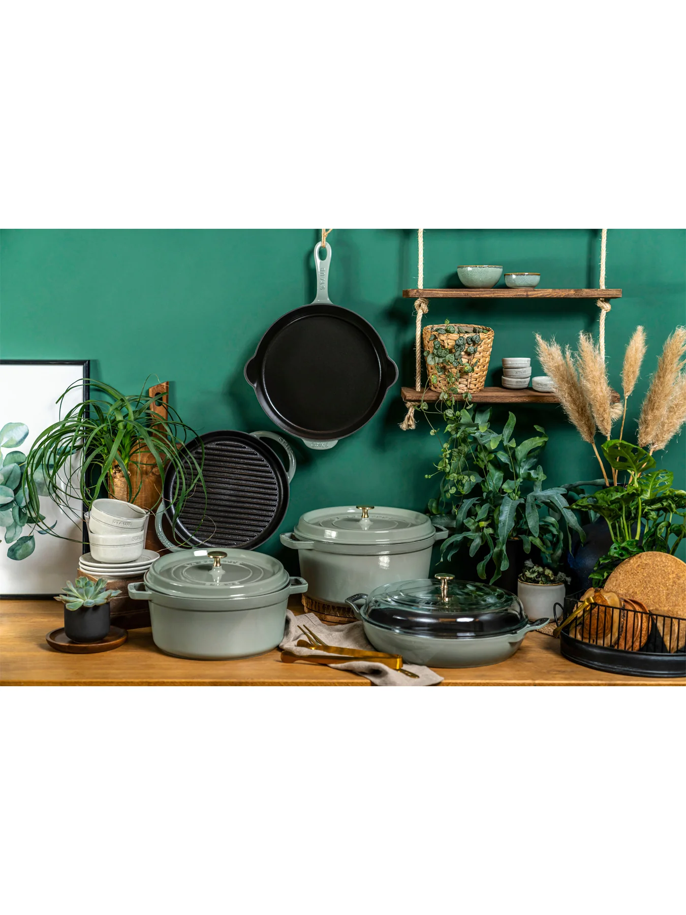 Round Cast Iron Cocotte 24cm - Image 9