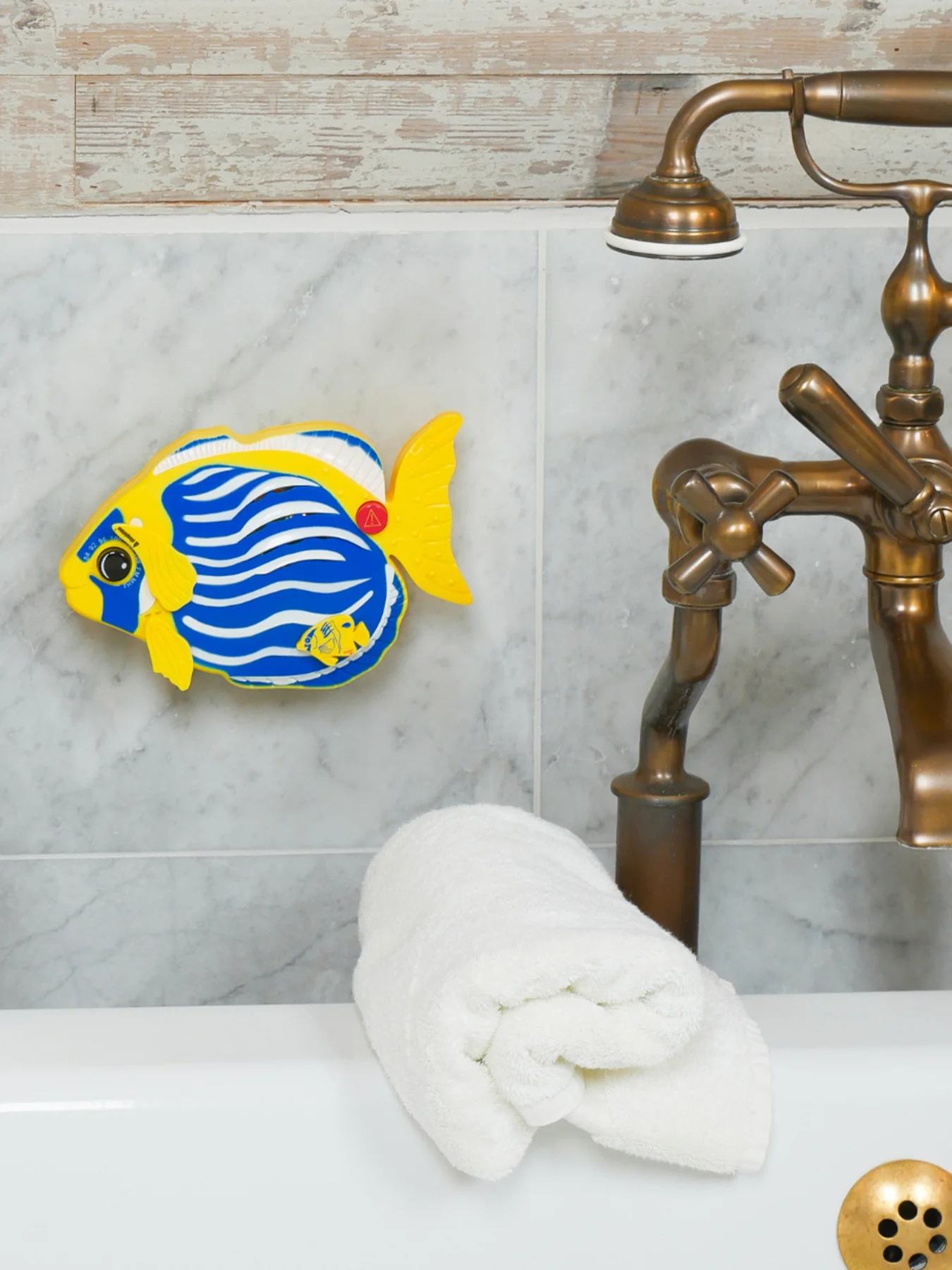 Fish Shower Radio and Speaker Yellow - Image 2