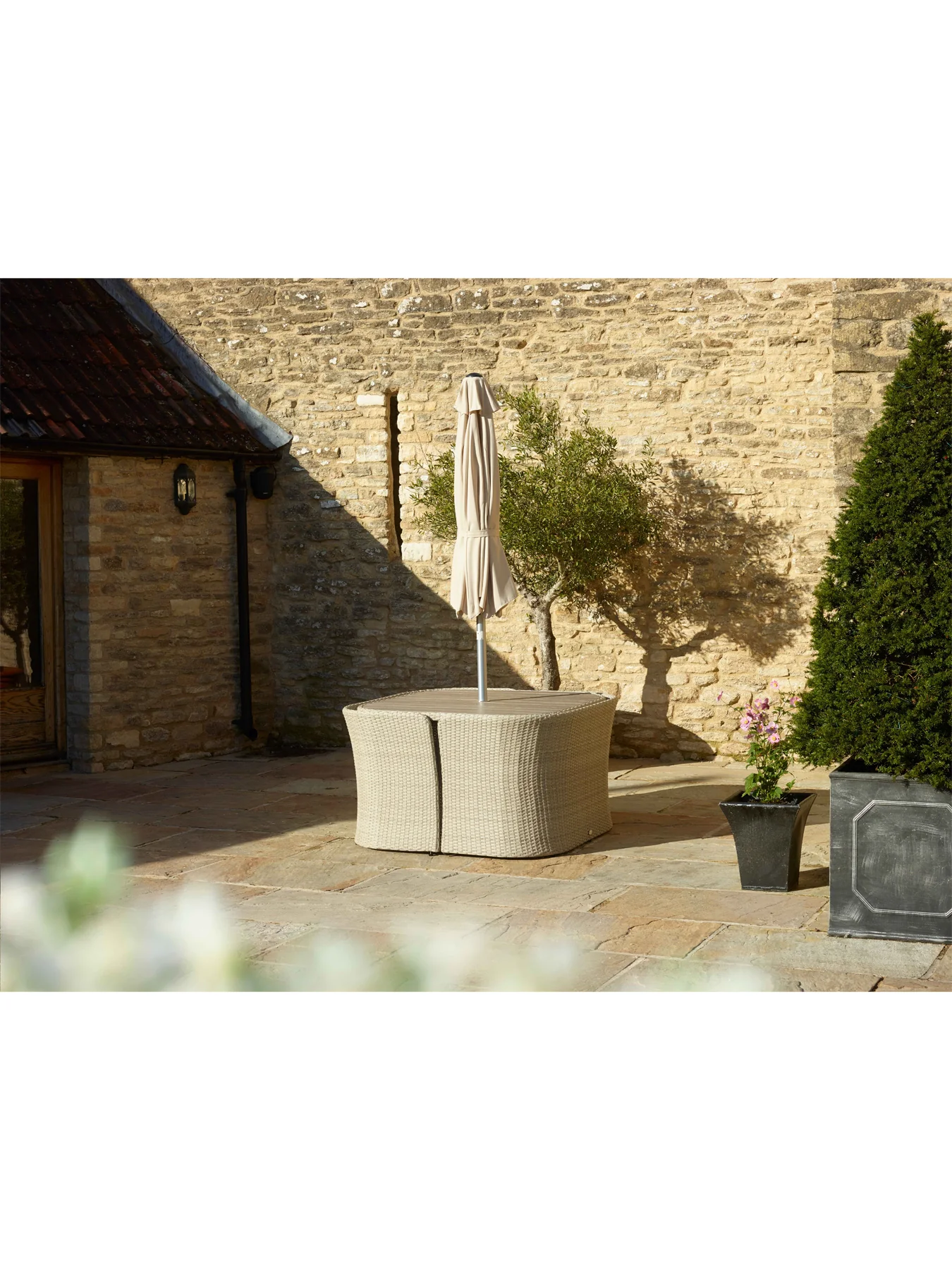 Tetbury Rattan 8-Seater Balcony Set with Tree-Free Top Parasol & Base - Image 3
