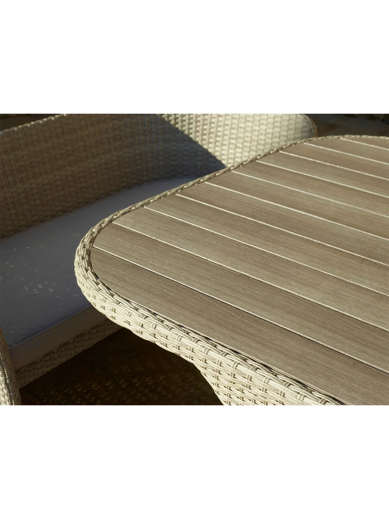 Tetbury Rattan 8-Seater Balcony Set with Tree-Free Top Parasol & Base - Image 5