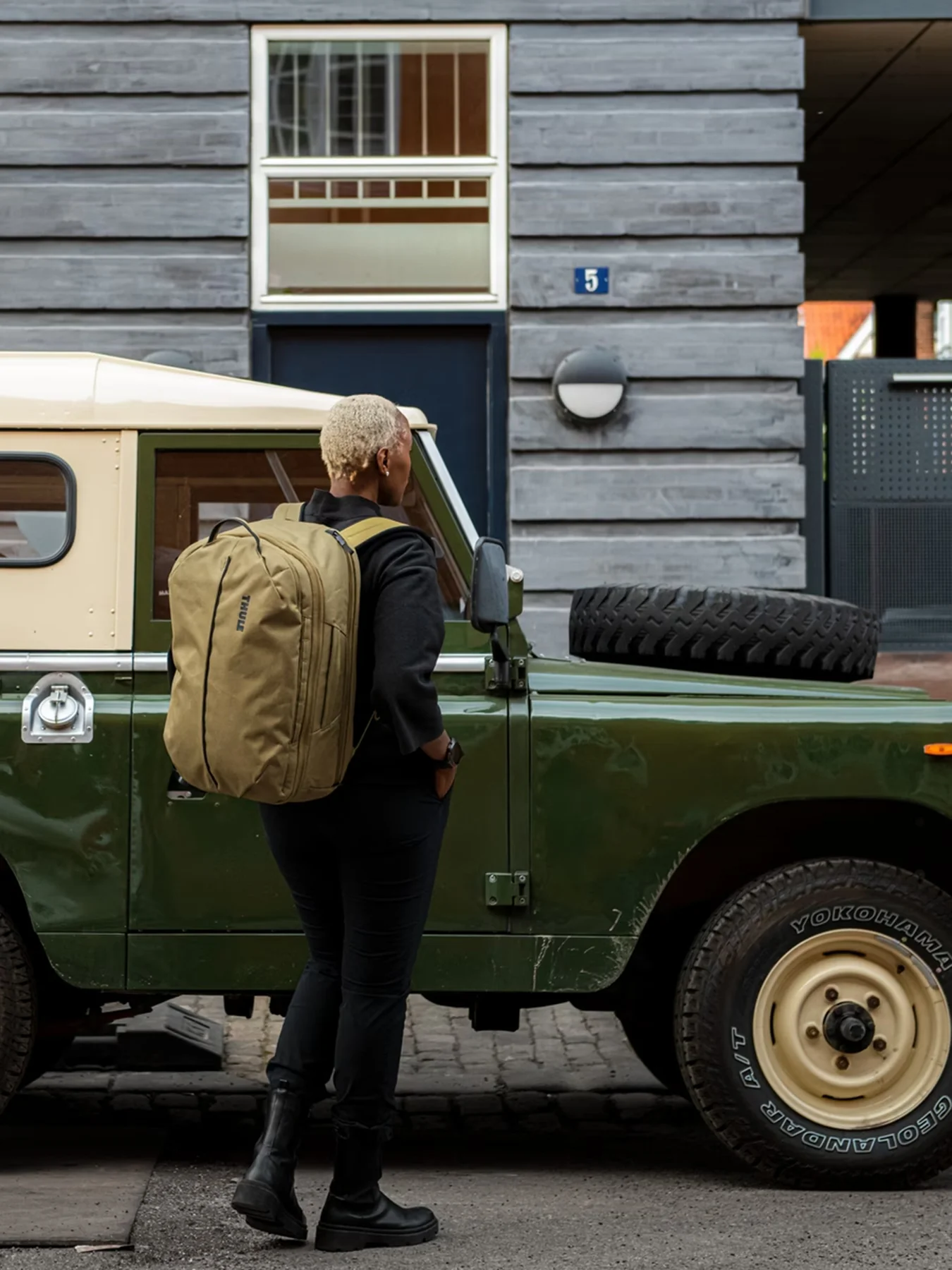 Aion Travel Backpack 40L Nutria - Image 2