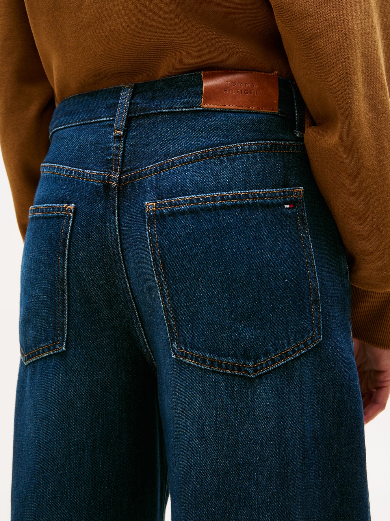 Mid Rise Relaxed Barrel Leg Jeans Light Denim - Image 5