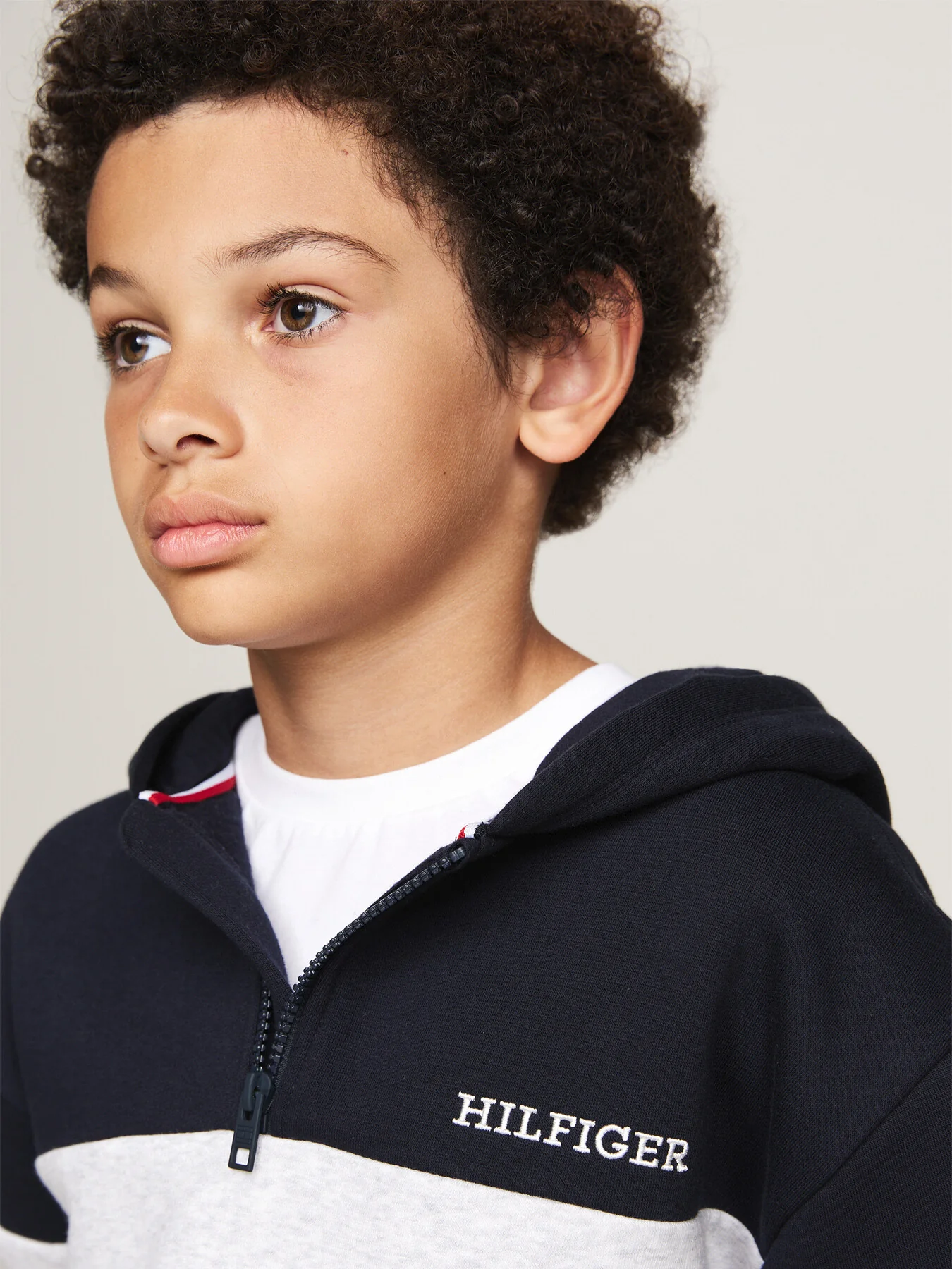 Colour-Blocked Quarter-Zip Hoodie - Image 4