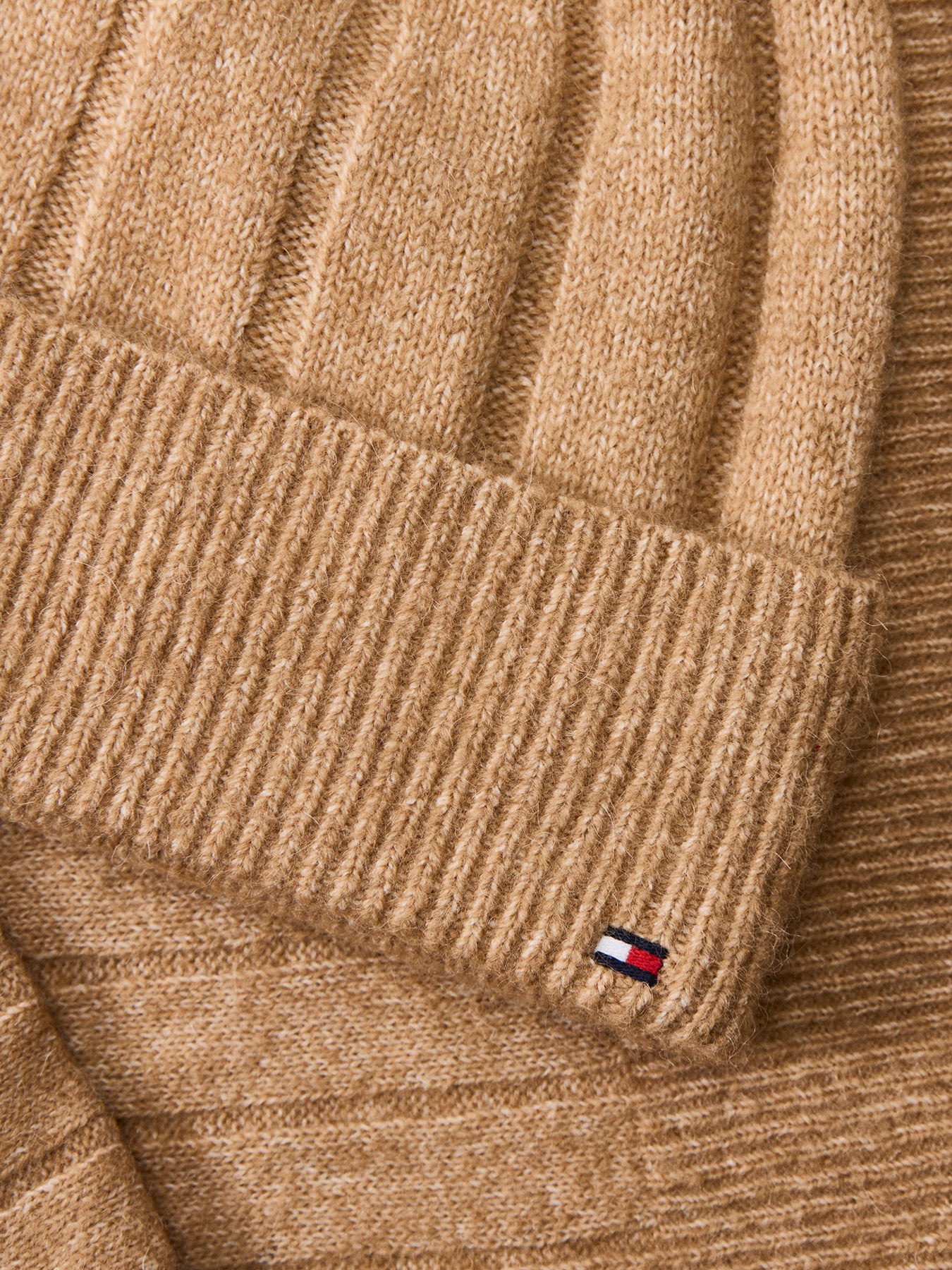 TH Flag Fluffy Beanie & Scarf Gift Set Beige - Image 2