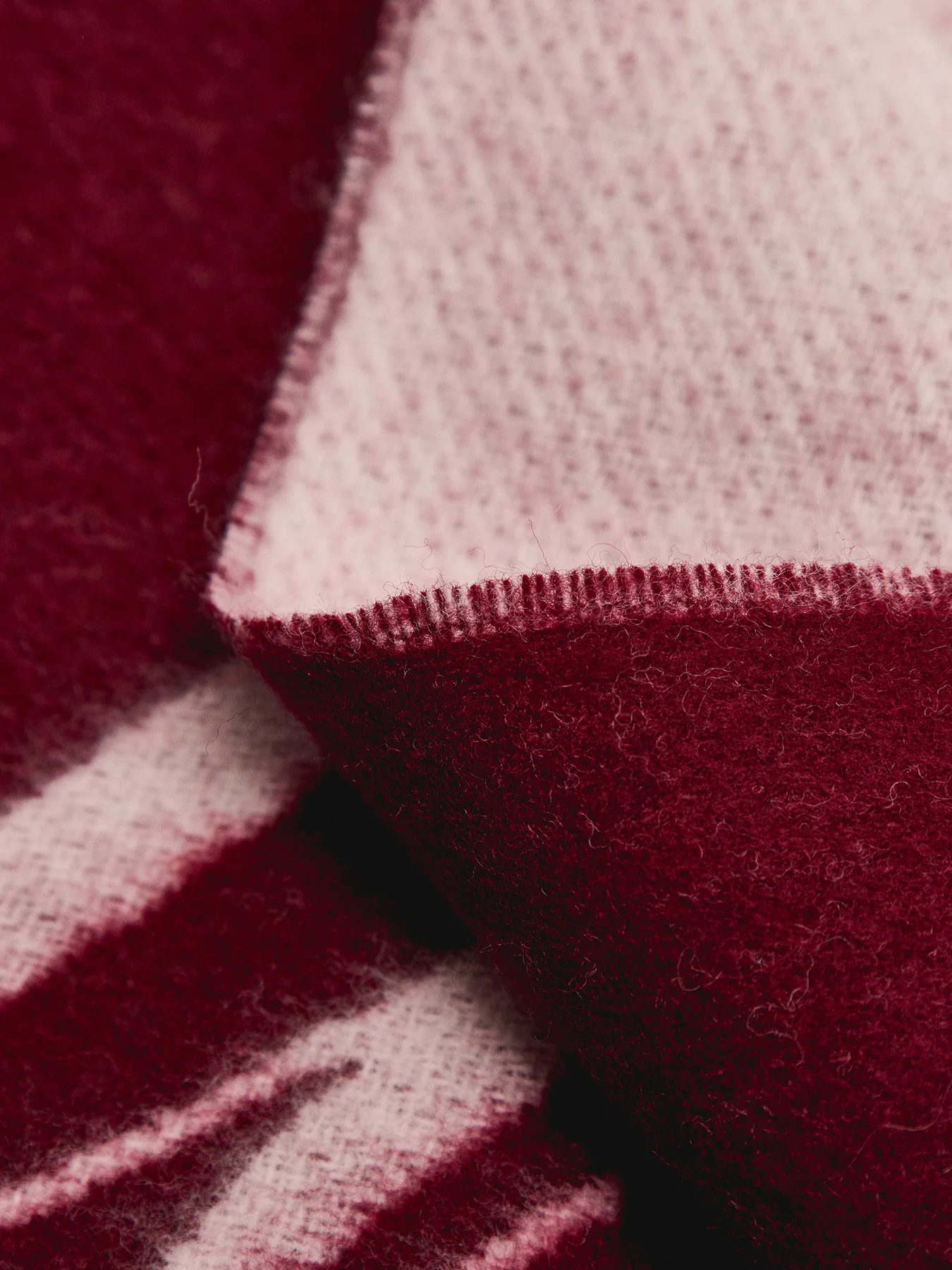 Script Logo Scarf Burgundy - Image 3