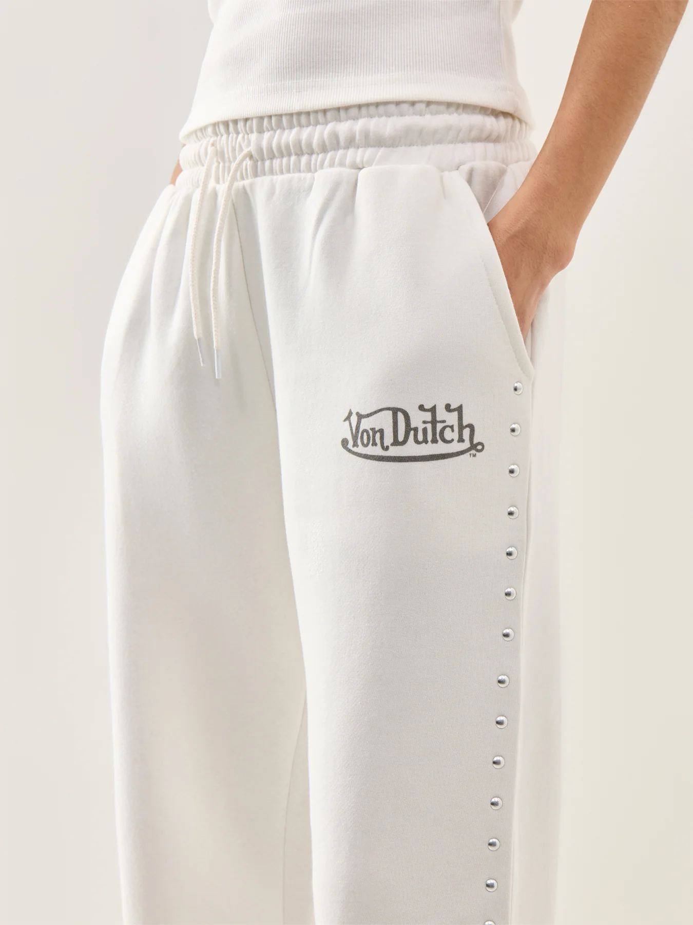 Jogger Studs White - Image 3